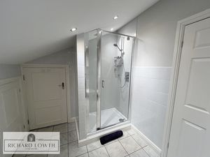 Ensuite Bath/Shower/WC- click for photo gallery